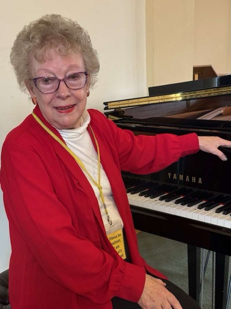 Other image for Pianist Pearl, 83, really shines on TV ...